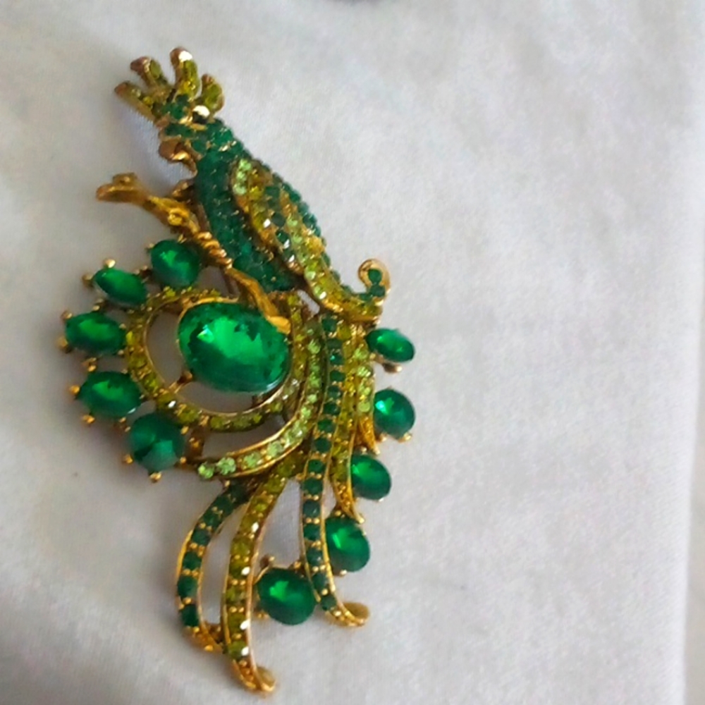 Huge vintage Chrystal brooch 👄